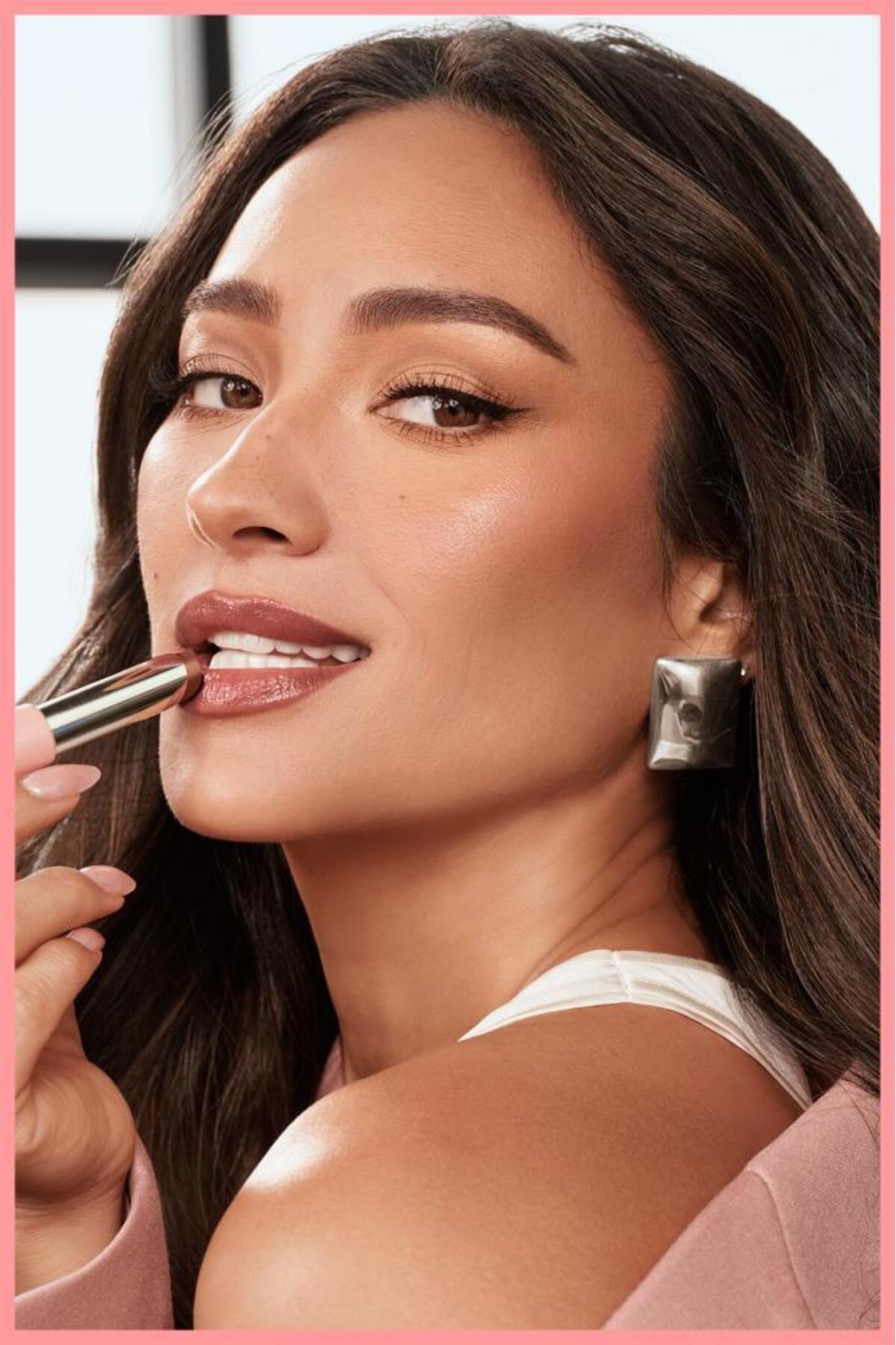 Maybelline New York Lifter Glaze Shea Yağı ve Hyalüronik Asit içeren Renkli Dudak Balmı - 02 Pink Drip-